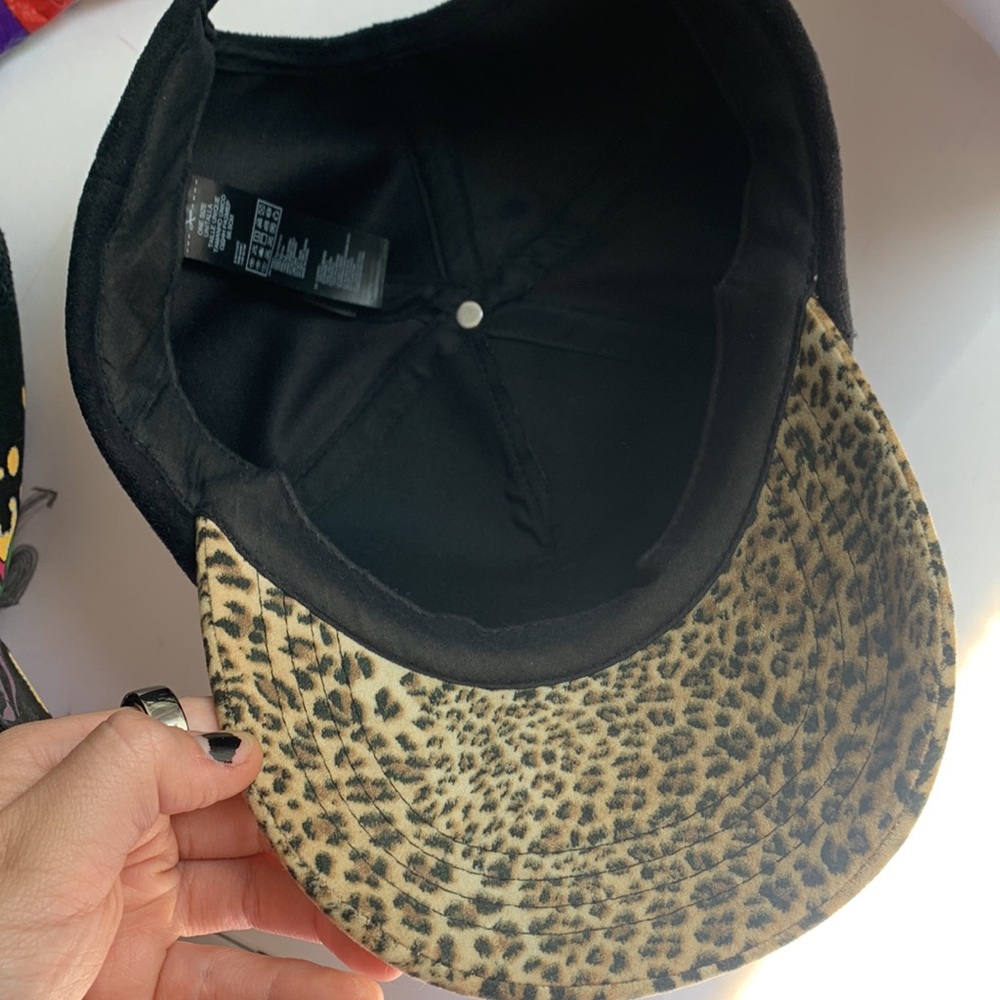 [OS]🧢F21 black velvet cap - Picture 4 of 5
